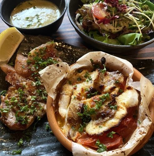<p>【ランチ営業中...】平日は11:45～14:00までランチ営業もしております♪お仕事休憩の際や、ランチ会などお気軽にお越しくださいませ！！お値段900円(税込)～各種ご用意しております。</p>