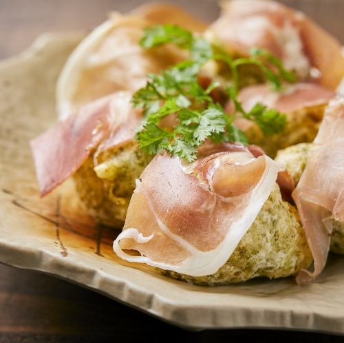Freshly fried zeppolini with prosciutto