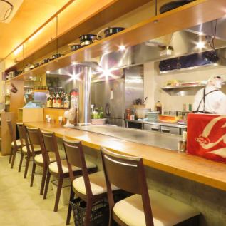 The counter is a special seat where you can enjoy the presence right in front of you!