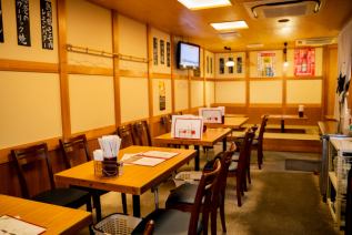 Enjoy the restaurant in a variety of ways, including at the counter, at tables, or in a tatami room. Available for private use for 20 people or more.