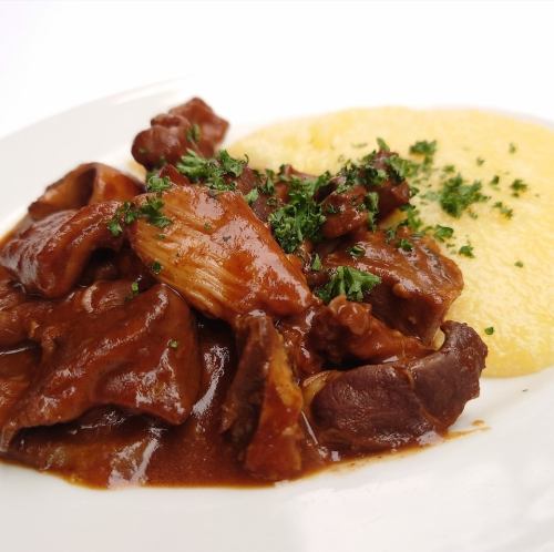 Stewed motu in red wine set meal with rice, soup and salad