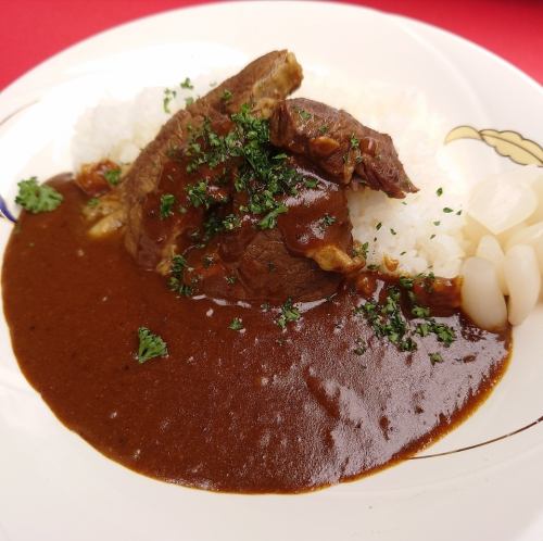 Stewed beef curry rice set meal with rice, soup and salad