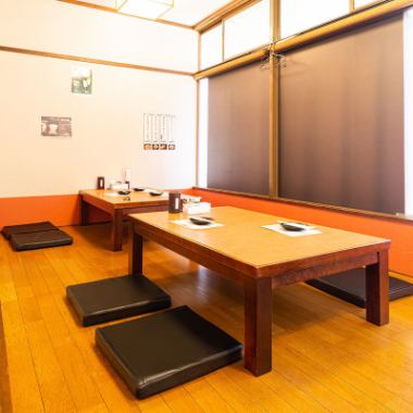 The second floor has tatami mats and table seats.Perfect for small drinking parties and girls' night out! Banquets are also possible, so please feel free to contact us.