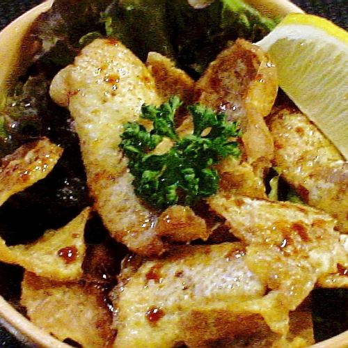 Chicken skin snack/karitage (deep-fried chicken)