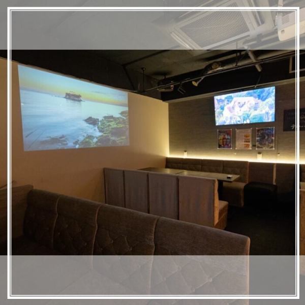 【パーティー設備充実♪】4つの大型モニター、プロジェクター、カラオケ、高品質スピーカー、ダーツ、パーティーグッズetc…各種機材は無料貸出OK◎そのほか、アニバーサリープレートの手配やリッチなシャンパンボトルのご用意も!記念日や目標達成など、特別な夜に最高の思い出を作るなら「DINING BAR LIBERTY」へどうぞ☆