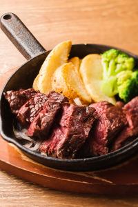 You can enjoy rare cuts of Japanese black beef at shocking prices starting from 1,869 yen (tax included)!