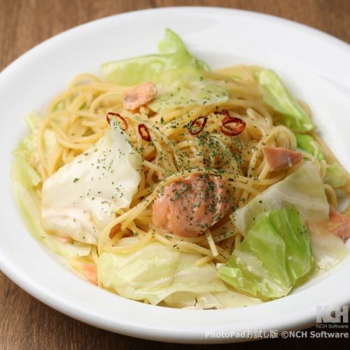 Salmon and cabbage peperoncino pasta