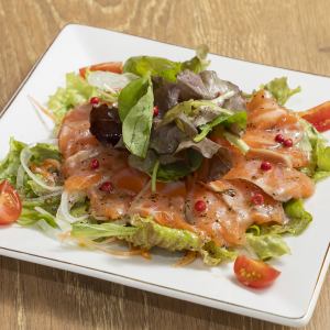 鮮魚薄片配自製油醋汁