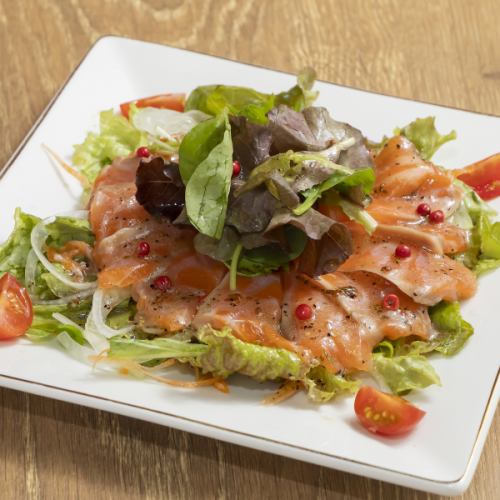 鮮魚薄片配自製油醋汁