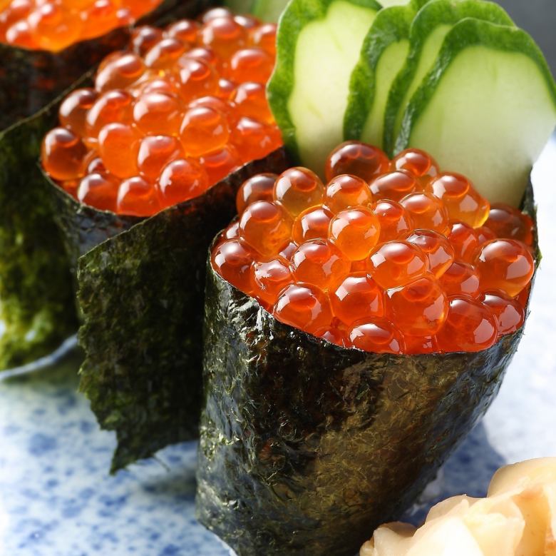 3 pieces of salmon roe warship