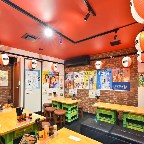やきとりさんきゅう水戸駅南店は賑やかな雰囲気が広がっており楽しく時間を過ごすことが出来ます♪席の距離も近いので店内が仲良くなります！テーブル席は連結可能で友達や同僚などのグループでの利用と幅広いシーンでご利用頂けます！ＪＲ水戸駅南口より徒歩約10分と駅チカなので、帰り道にぜひお立ち寄りください