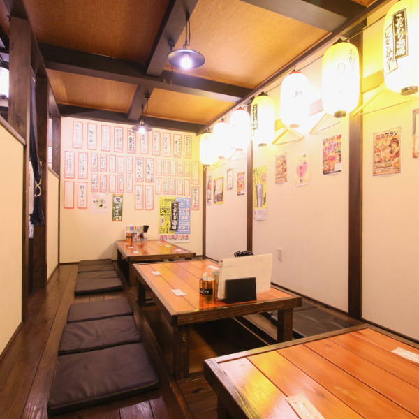やきとりさんきゅう水戸駅南店は賑やかな雰囲気が広がっており楽しく時間を過ごすことが出来ます♪席の距離も近いので店内が仲良くなります！テーブル席は連結可能で友達や同僚などのグループでの利用と幅広いシーンでご利用頂けます！ＪＲ水戸駅南口より徒歩約10分と駅チカなので、帰り道にぜひお立ち寄りください