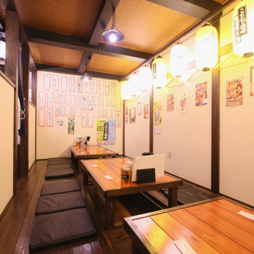 <p>やきとりさんきゅう水戸駅南店は賑やかな雰囲気が広がっており楽しく時間を過ごすことが出来ます♪席の距離も近いので店内が仲良くなります！テーブル席は連結可能で友達や同僚などのグループでの利用と幅広いシーンでご利用頂けます！ＪＲ水戸駅南口より徒歩約10分と駅チカなので、帰り道にぜひお立ち寄りください</p>