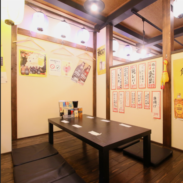 【各種人数対応可能♪】当店はテーブル席をご用意しております♪少人数のお集りから、団体様まで各種ニーズにお応えいたします！忘年会、新年会、女子会、誕生日会、歓送迎会など各種お集りにご利用下さい！10名様～貸し切りもご相談下さい♪