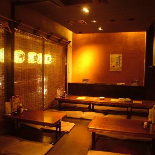 The tatami room seats where you can relax are recommended for various banquets.