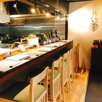【カウンター1名×6席ございます】おひとり様でも大歓迎です。