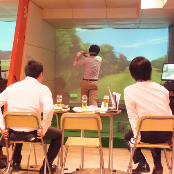 ゴルフ初心者も上級者も全員楽しめるのが当店♪自慢のピザや揚げ物盛り合わせ、60種類以上の豊富なドリンクメニュー、気さくなスタッフさん達とのコミュニケーションを楽しみにご来店される方も多数♪、是非一度ご来店ください♪