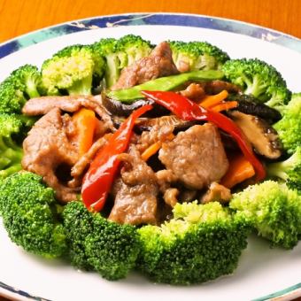 Stir-fried broccoli and beef