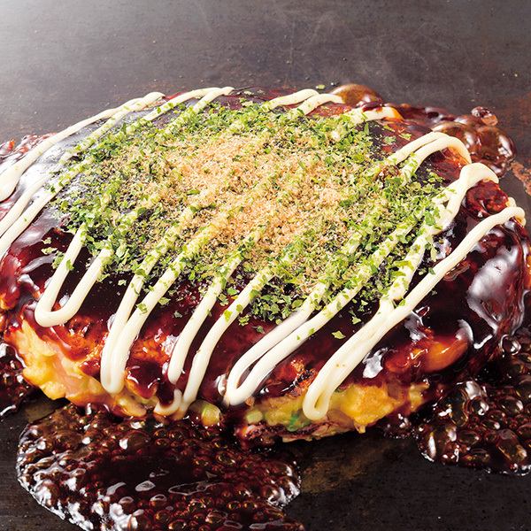Our okonomiyaki spreads the flavors of Osaka from the Kanto region. We also have a variety of all-you-can-eat courses, so please come and visit us!