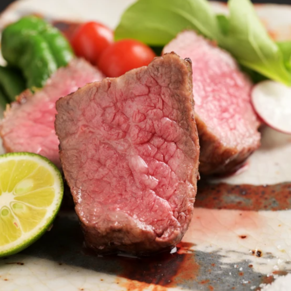 【肉の旨味が凝縮】きめ細かな肉質の仙台牛ひれ肉網焼き