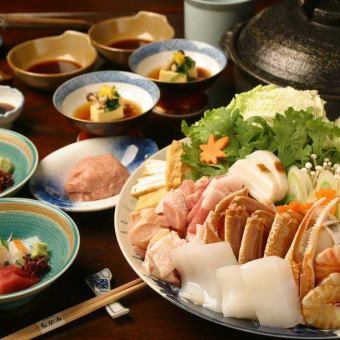 ちひろ鍋 6,655円(税込)｜風味豊かなカニを筆頭に、鶏肉や豚肉など、多彩な具材を一度に
