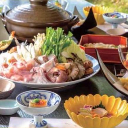 ちゃんこ鍋 6,050円(税込)|鶏肉、豚肉、海の幸…具だくさんのお鍋で体の芯から温まります