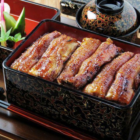 Enjoy delicious eel during the luxurious time that will brighten up your special day ♪ Also available for takeout!