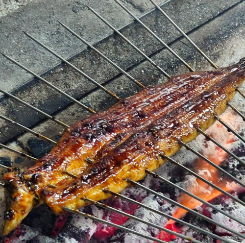 厳選された日本鰻を独自の製法で焼き上げ♪