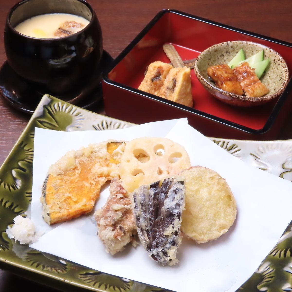 Perfect for a luxurious lunch ◎Eel bowls are available from 2,560 yen (tax included).