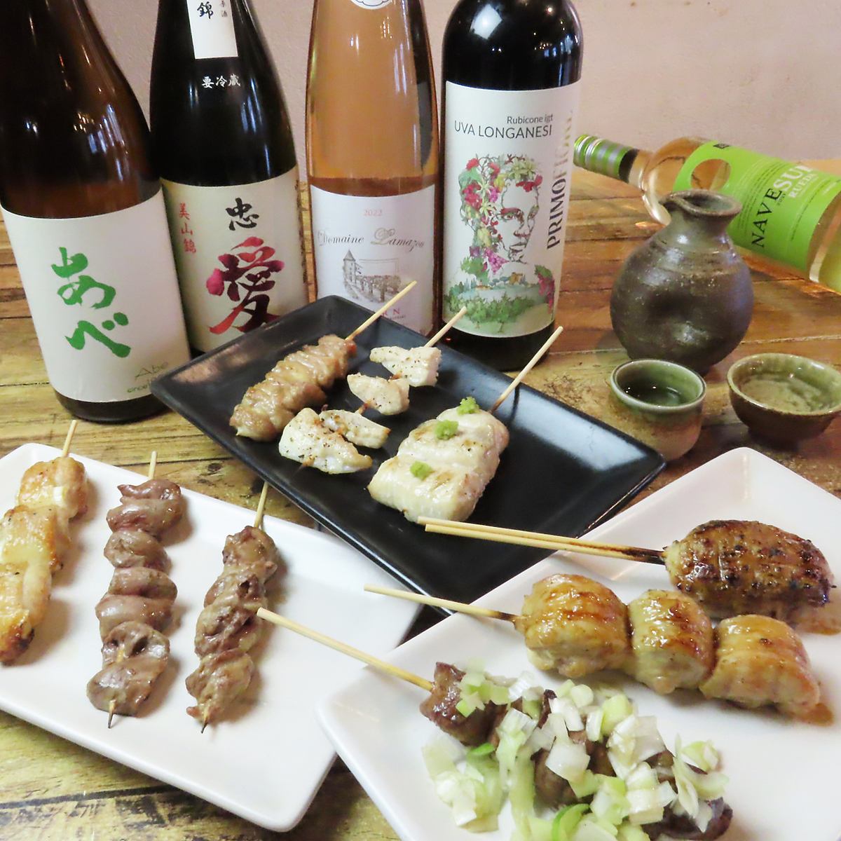 炭焼きの焼き鳥とお野菜がメイン。丁寧に焼き上げた焼き鳥と一品料理も多数ご用意。