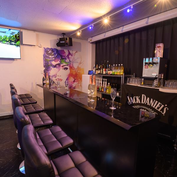 Karaoke is equipped with 4 speakers! There are also 4 TVs, so it is easy to see from any seat.We also have a screen! If you rent it out, you can use it for wedding after-parties, surprises, and memorable DVDs!