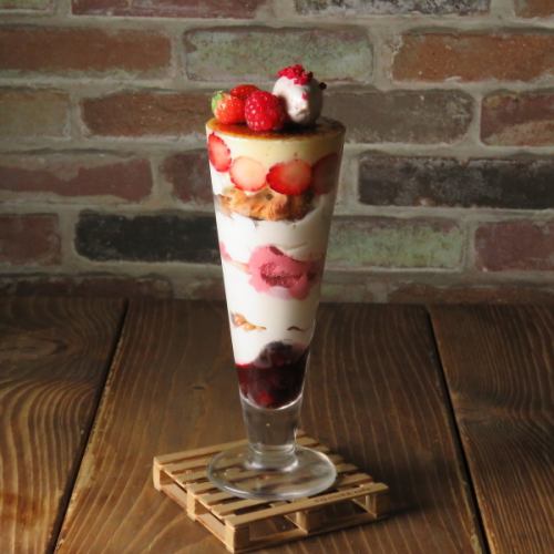 [Recommended for this month!] Creme brulee and 3 types of berry parfait * Limited quantity!