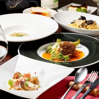 【生日及纪念日特惠】尽享时令美味～秋季特惠套餐～含1杯饮品 <共8道菜> 6600日元（含税）