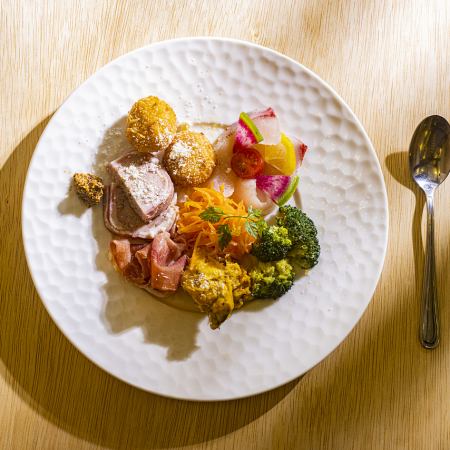 お祝いなどにもオススメ◎【乾杯ドリンク付】ピザ・パスタ・メイン含む『premiumランチ』<全7品>