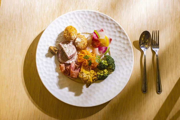 お祝いなどにもオススメ◎【乾杯ドリンク付】ピザ・パスタ・メイン含む『premiumランチ』<全7品>