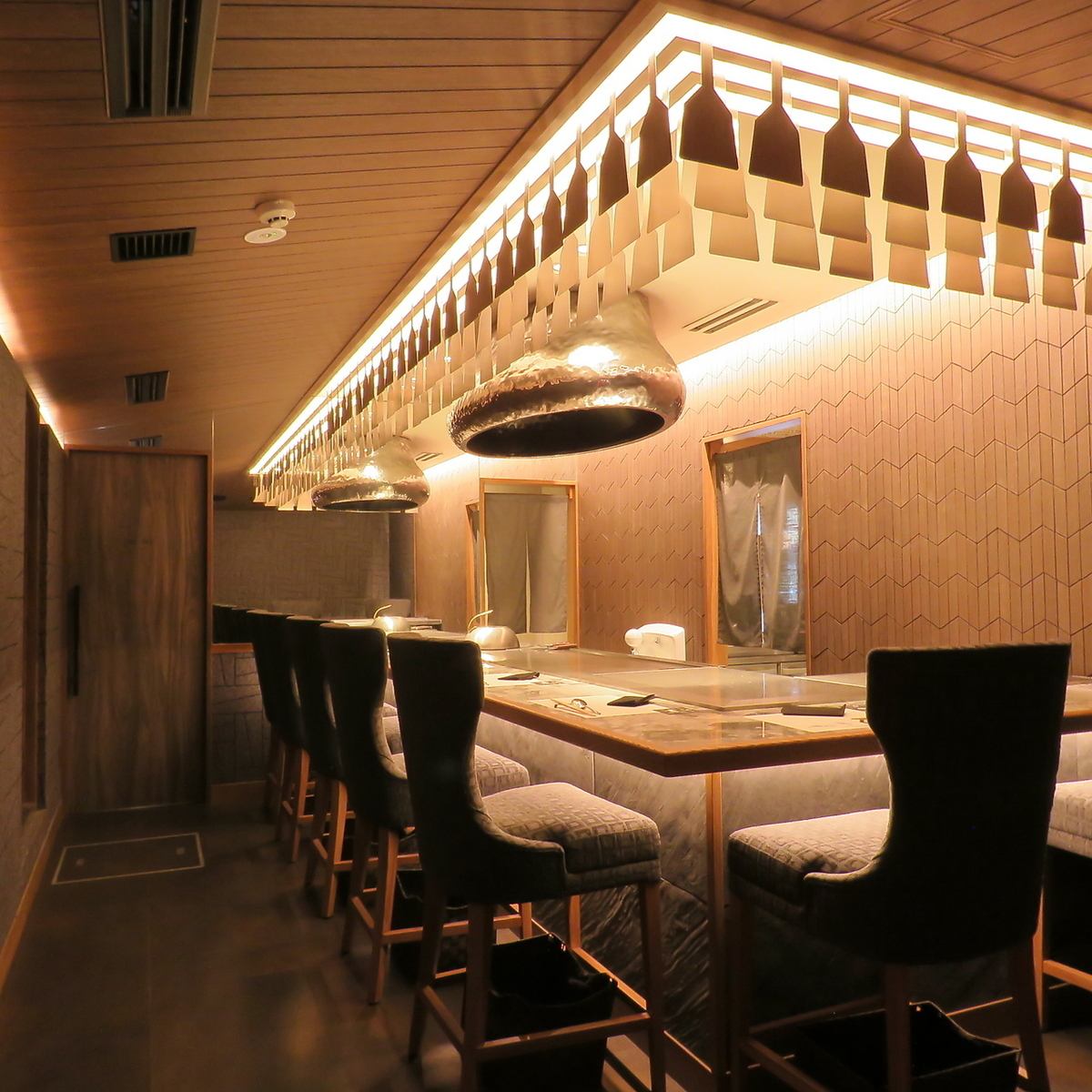 [Private room] For dates and anniversaries♪ Counter seats where you can watch the teppan chef cook right in front of you