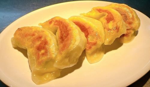 ◆◇Very popular menu! Crispy on the outside and juicy on the inside, our proud "fried dumplings (5 pieces)"◇◆