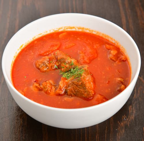 Beef stewed in tomato sauce