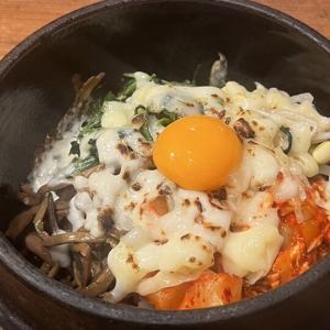 扔石頭的干酪石鍋拌飯