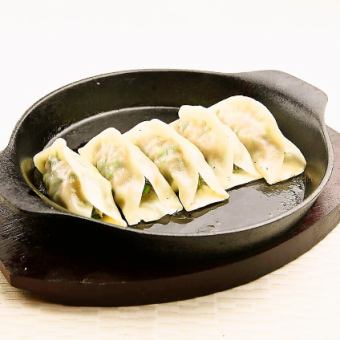 餃子鉄板焼き