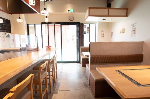 お座敷最大宴会収容人数着席16人お誕生日席利用で20人テーブルカウンターエリア最大23人