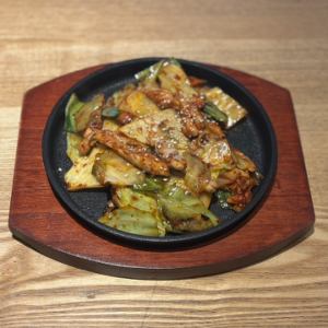 せせりとキャベツの旨辛炒め