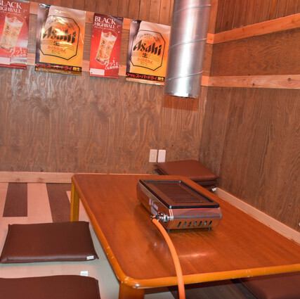 <包间最多可容纳16人>在平静的氛围中享受轻松的时光。在 Hormone Sakaba Isshin,我们希望顾客能与他们所爱的人以及照顾他们的人度过一段特别的时光,我们的目标是为他们提供幸福的时刻。