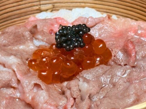 奢华和牛鱼子酱米饭