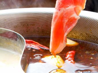 Perfect for the season 【Warm pot course】 Eight 8 items per person 3500 yen (excluding tax)