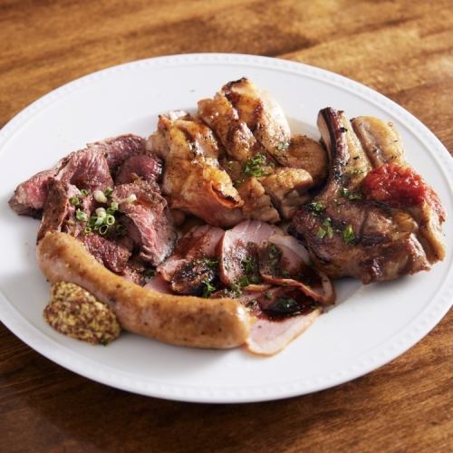 当店自慢のお肉5種盛り!