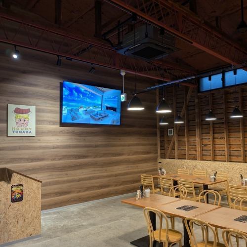 4名掛けテーブル席が4つございます。