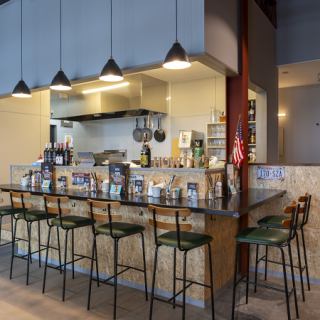 臨場感たっぷりのカウンター席