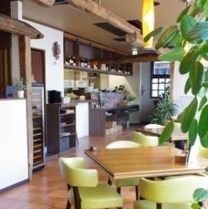 デザイナーズレストランならではの雰囲気。おしゃれで落ち着いた店内はデートや大人女子会でのご利用にもおすすめです♪