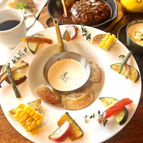 【ランチ限定】大人気のバーニャカウダーランチ1750円は大満足いただけるランチmenuになっております◎